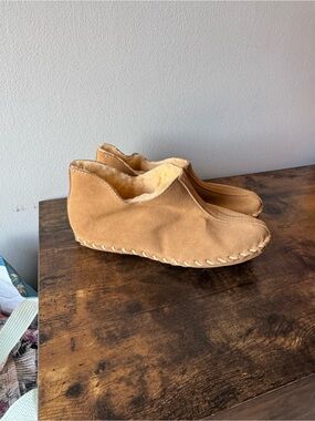 Vintage Sioux Mox by Tru-Stitch Shearling Lined Suede Moccasin Bootie Slippers